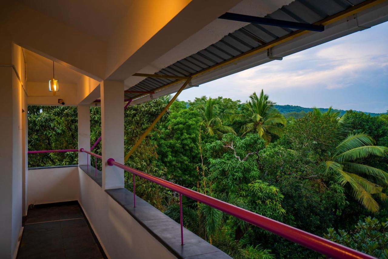 Gostops Plus Goa Vagator Old Goa Exterior foto
